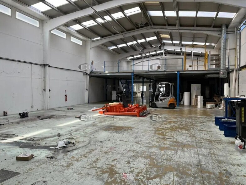 Local d’activités dans Argenteuil à louer - Photo de l’immeuble – Image 2 sur 9