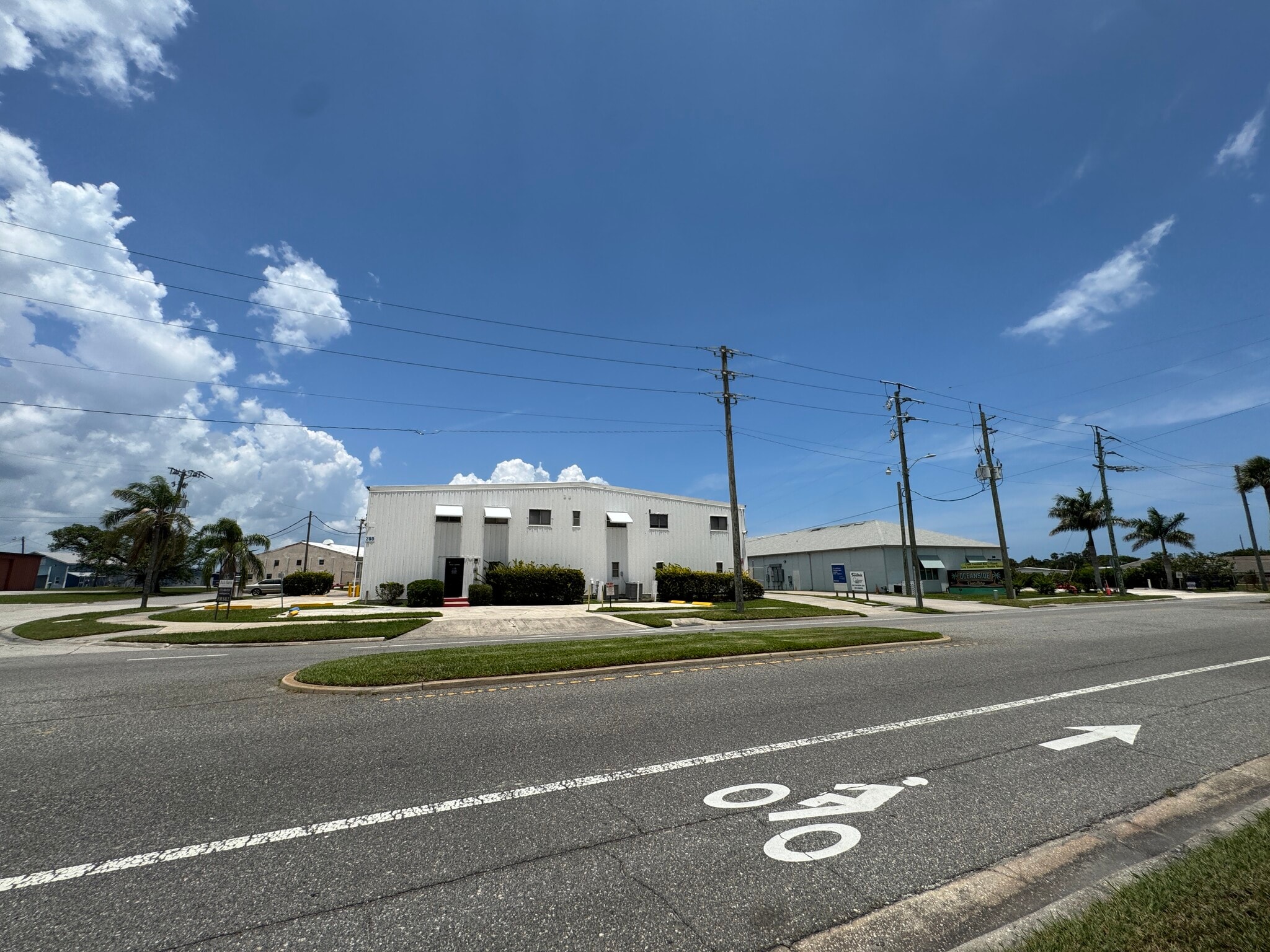 280 W Central Blvd, Cape Canaveral, FL à louer Photo de l’immeuble– Image 1 sur 19