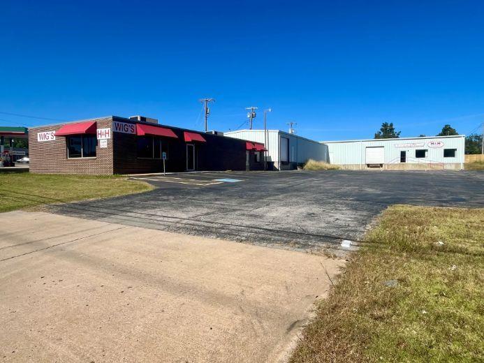 4429 NW 10th St (Retail and Industrial) portefeuille de 2 biens à vendre sur LoopNet.fr Photo de l’immeuble– Image 1 sur 11