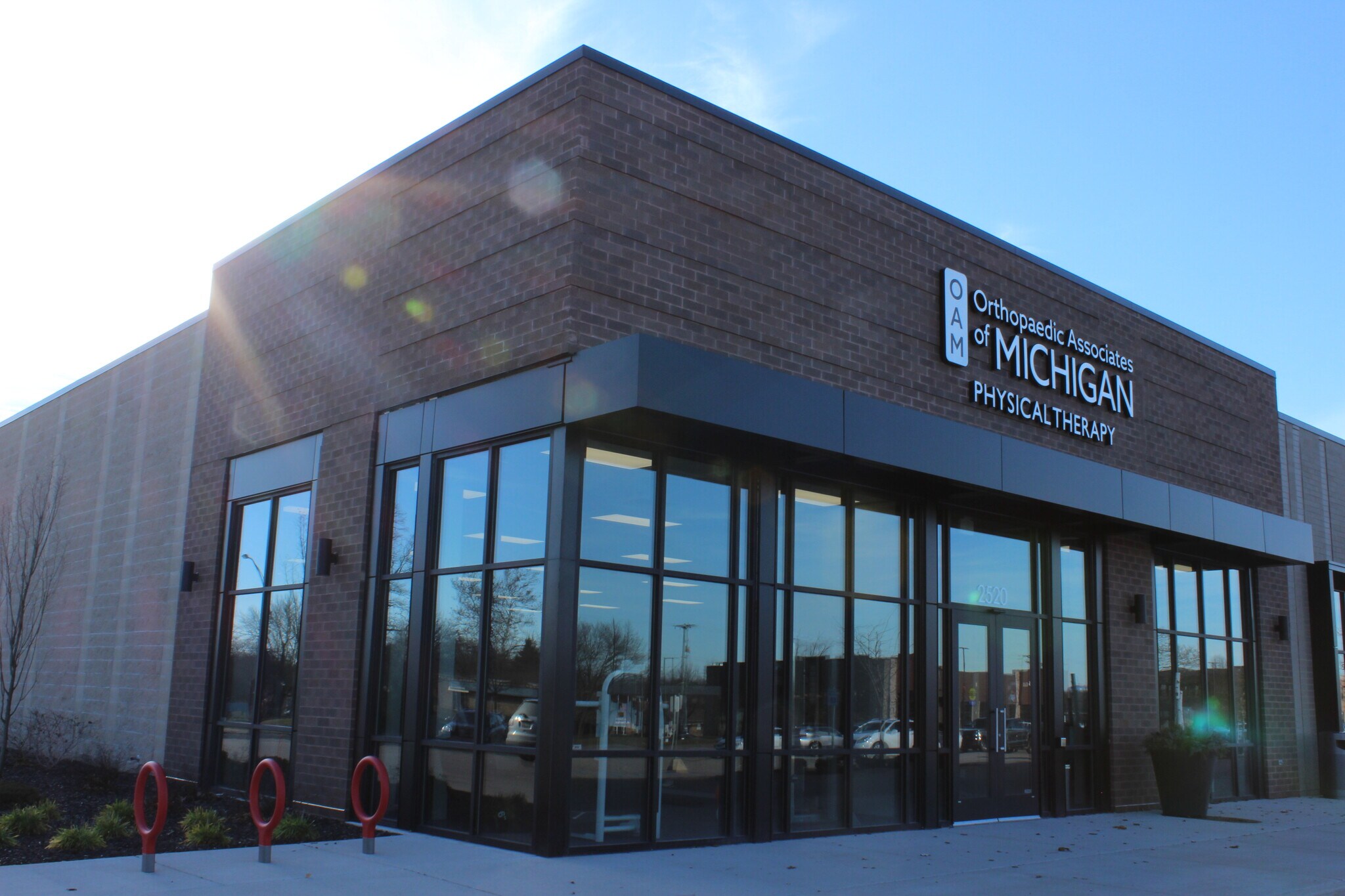 2500 Burton St, Grand Rapids, MI à louer Photo principale– Image 1 sur 12