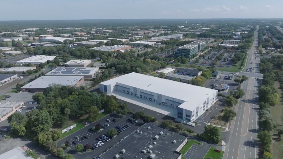 60 Motor Pky, Commack, NY à louer - Vidéo sur l’annonce professionnelle – Image 2 sur 21
