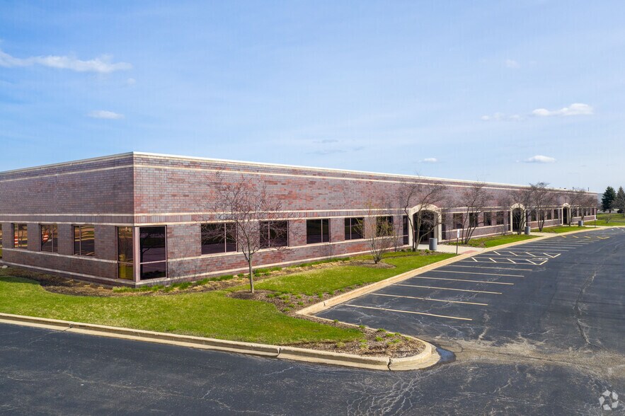 1501-1531 S White Oak Dr, Waukegan, IL à louer - Photo de l’immeuble – Image 1 sur 5