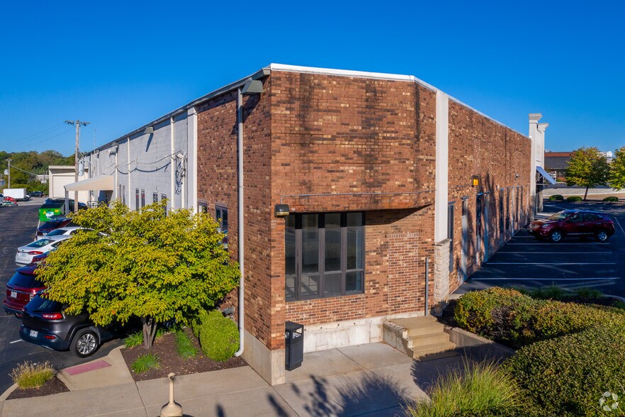 1265 Strassner Dr, Brentwood, MO à louer - Photo de l’immeuble – Image 2 sur 3