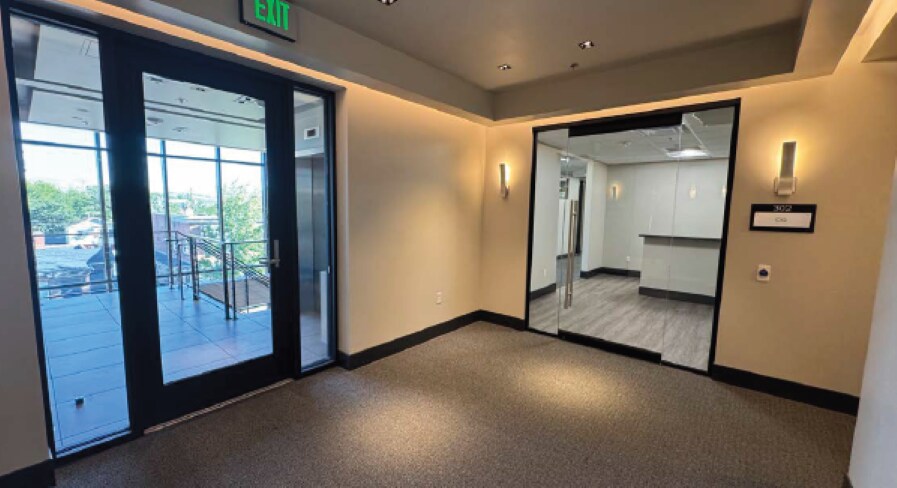 560 Mill St, Reno, NV à louer - Photo de l’immeuble – Image 3 sur 4