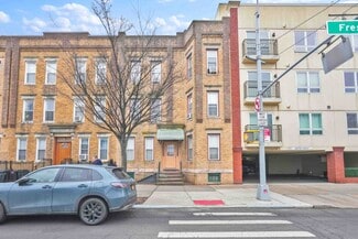 Plus de détails pour 6340 Fresh Pond Rd, Ridgewood, NY - Logement à vendre