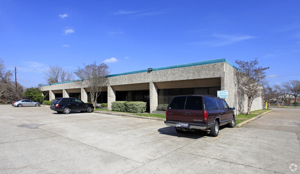 9434 Katy Fwy, Houston, TX à louer - Photo de l’immeuble – Image 1 sur 2