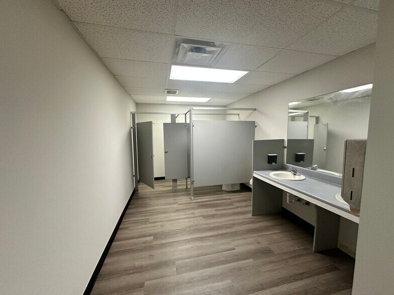 112 W Maple St, Cumming, GA à louer - Photo intérieure – Image 3 sur 17