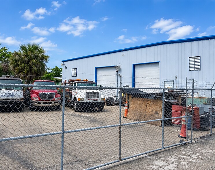 12751 Metro Pky, Fort Myers, FL à louer - Photo de l’immeuble – Image 2 sur 3