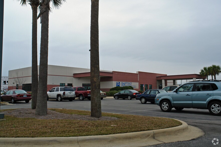 8888 Navarre Pky, Navarre, FL à louer - Photo de l’immeuble – Image 3 sur 5