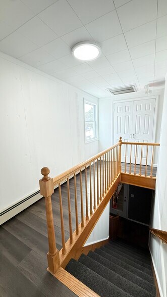 74 Merrick Rd, Amityville, NY à louer - Photo de l’immeuble – Image 3 sur 30