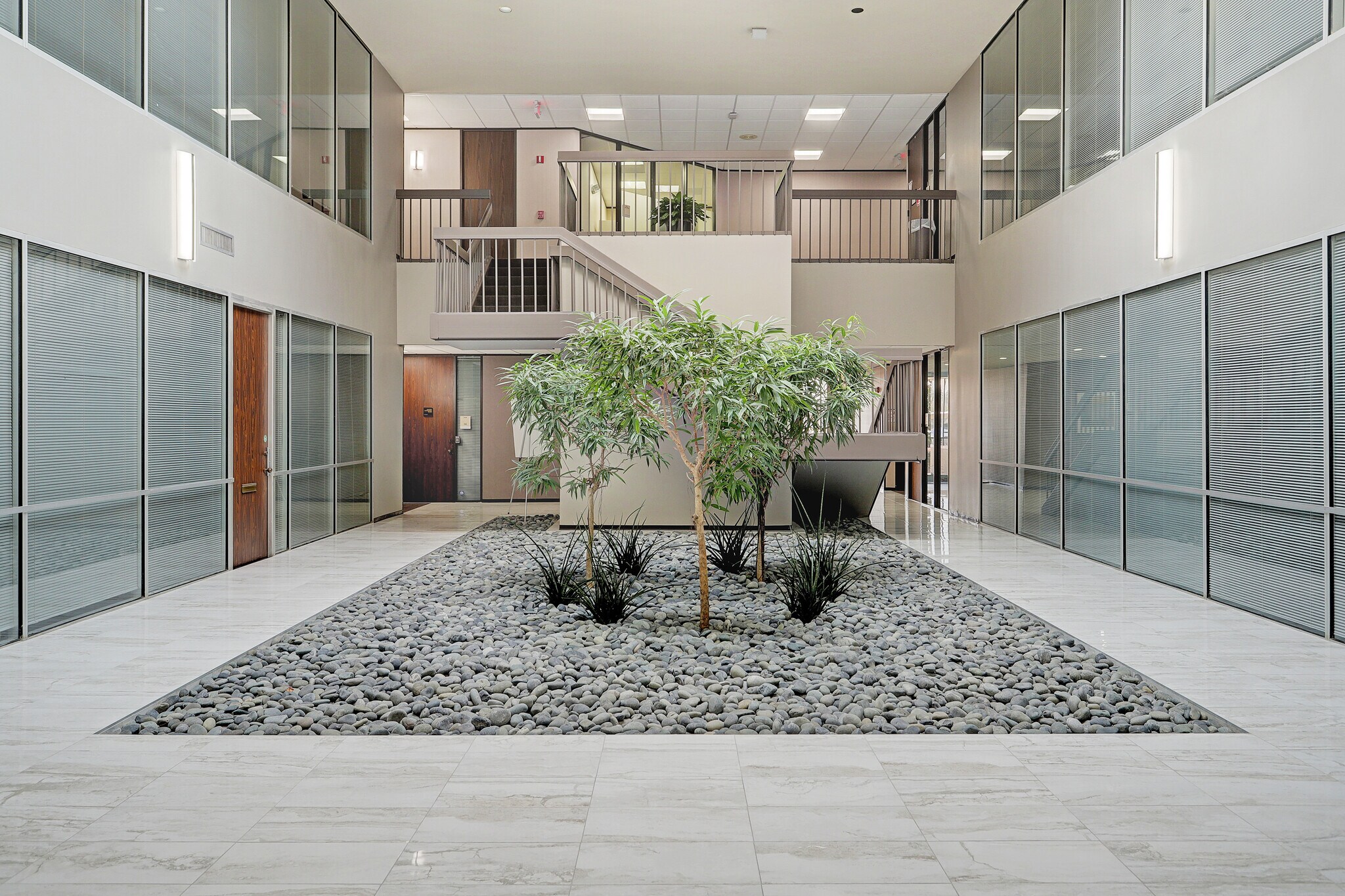 450 N Sam Houston Pky E, Houston, TX à louer Photo principale– Image 1 sur 29