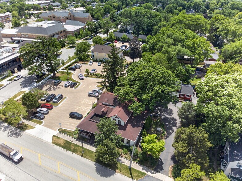 211 W Railroad Ave, Bartlett, IL à vendre - Photo de l’immeuble – Image 2 sur 56