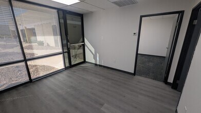 2105 S 48th St, Tempe, AZ à louer Photo intérieure– Image 2 sur 5