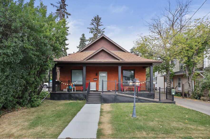 1614 8th Ave NW, Calgary, AB à vendre - Photo de l’immeuble – Image 2 sur 5