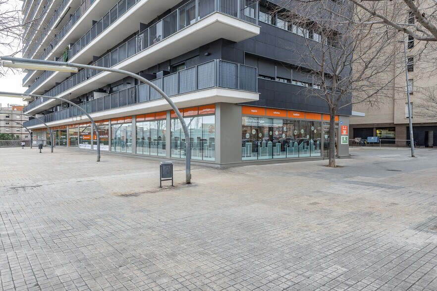 Immeuble residentiel dans L'Hospitalet de Llobregat, Barcelona à vendre - Photo de l’immeuble – Image 3 sur 5