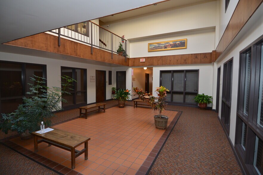114 N San Francisco St, Flagstaff, AZ à louer - Photo de l’immeuble – Image 2 sur 14