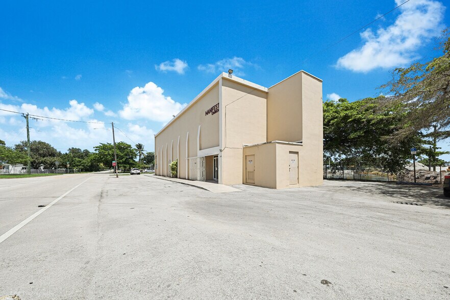 680 Superior St, Opa-locka, FL à vendre - Photo de l’immeuble – Image 2 sur 24