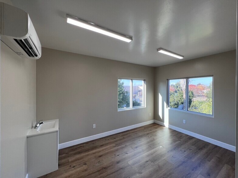 1747 W Walnut Ave, Visalia, CA à louer - Photo intérieure – Image 2 sur 11