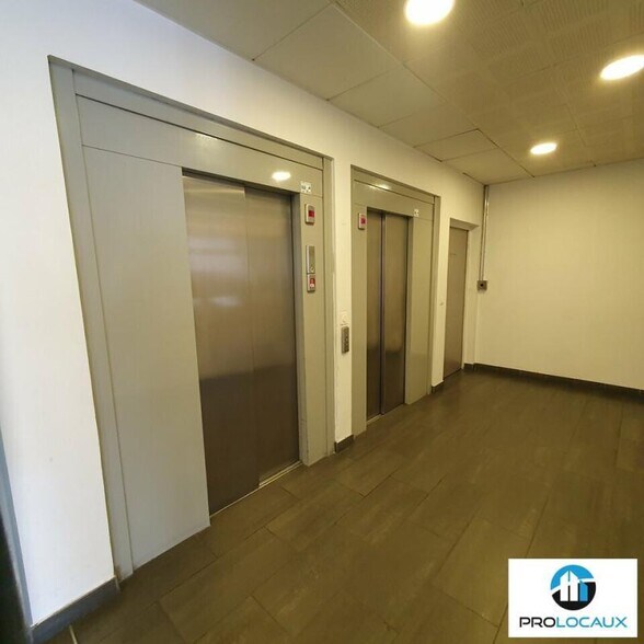 Bureau dans Grenoble à vendre - Hall d’entrée – Image 3 sur 24