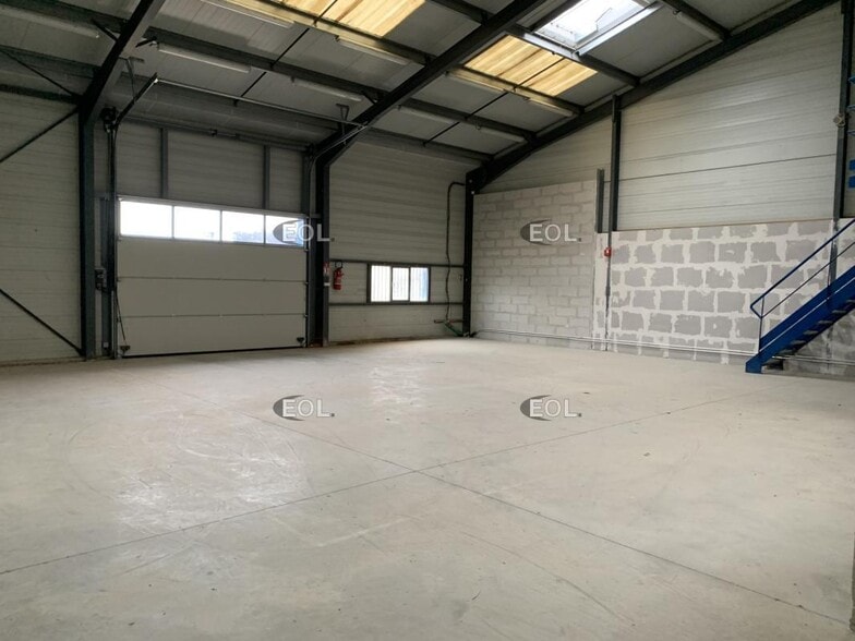 Industriel/Logistique dans Sérignan-du-Comtat à louer - Photo de l’immeuble – Image 1 sur 6