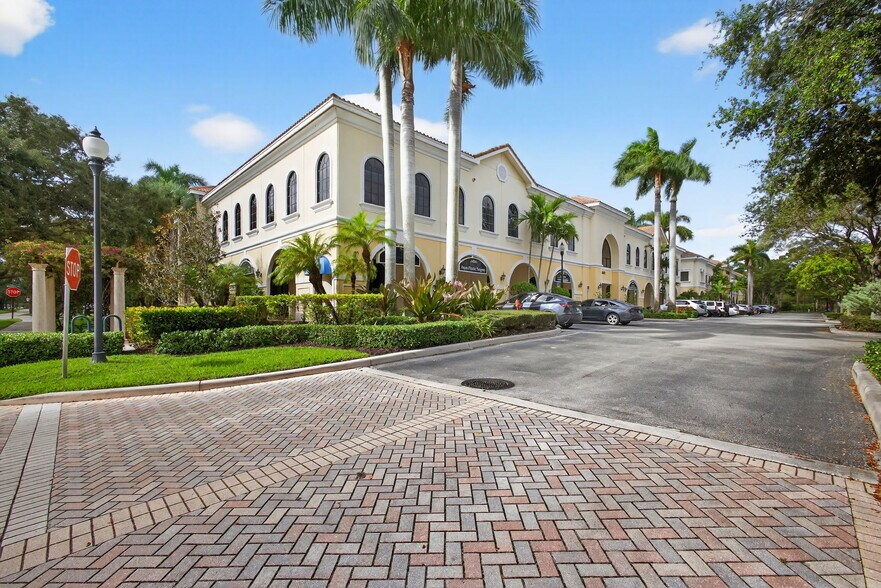 641 University Blvd, Jupiter, FL à vendre - Photo de l’immeuble – Image 2 sur 12