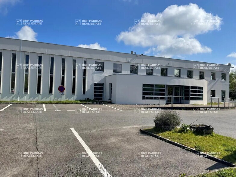 Bureau dans Saint-Cyr-en-Val à louer - Photo de l’immeuble – Image 1 sur 8