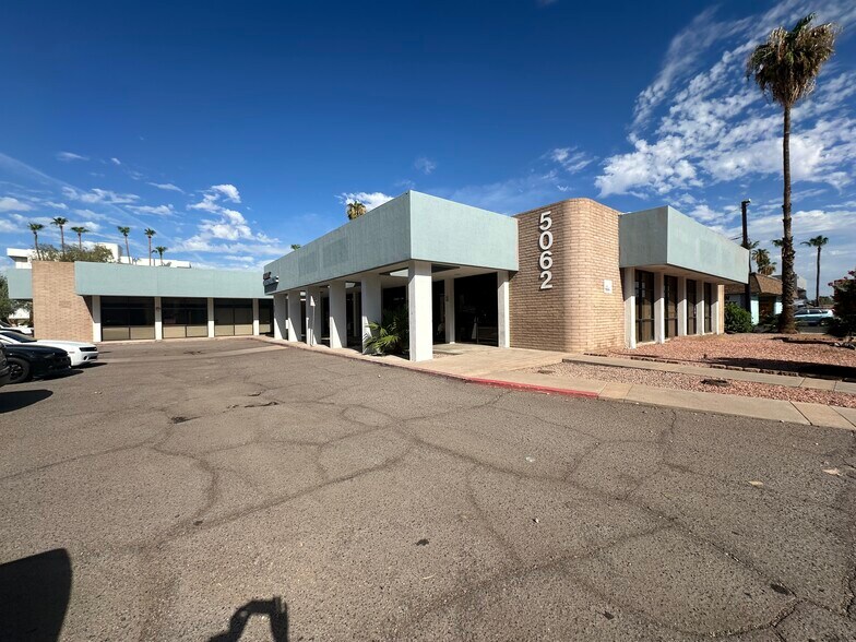 5062 N 19th Ave, Phoenix, AZ à vendre - Photo de l’immeuble – Image 2 sur 27