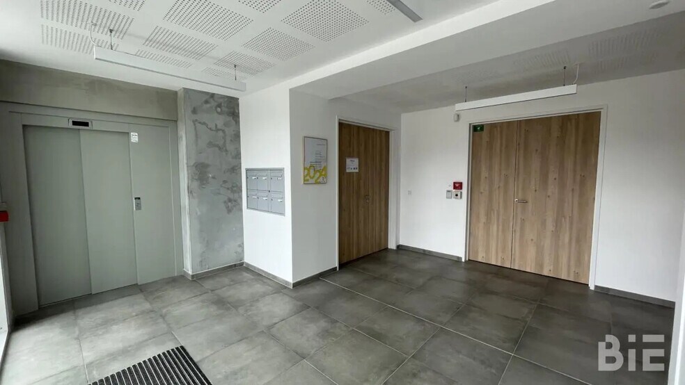 Bureau dans Bruges à louer - Photo de l’immeuble – Image 3 sur 9