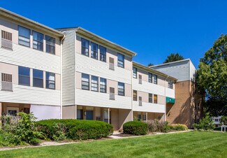 Plus de détails pour 950 Village Green Ln, Waterford, MI - Logement à vendre