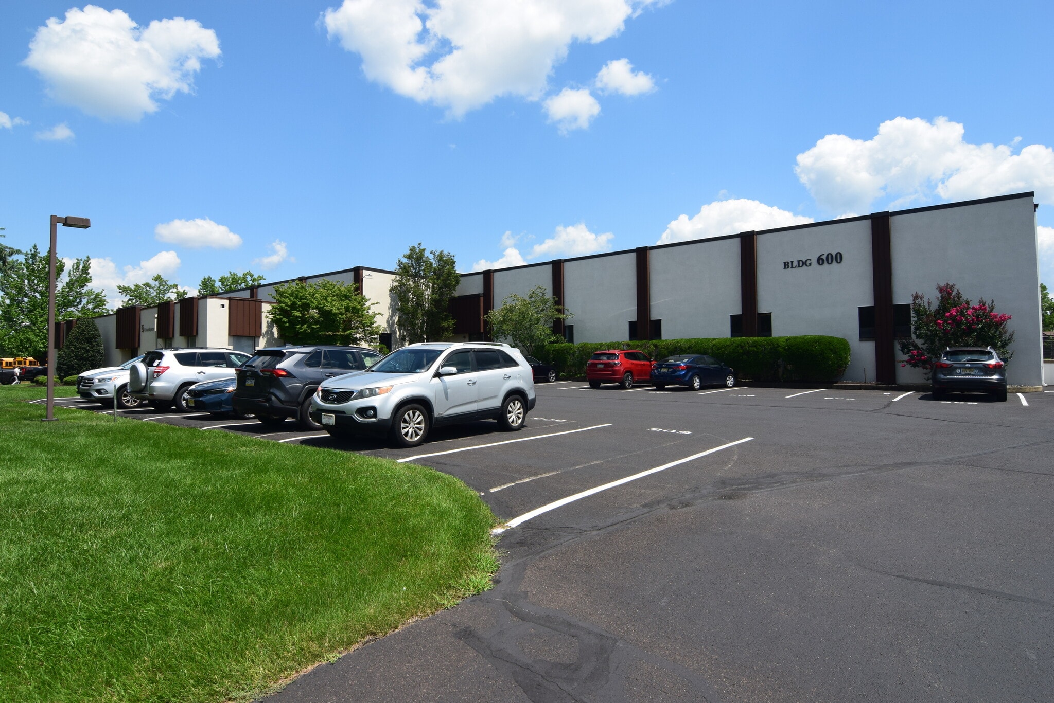 600 Airport Blvd, Doylestown, PA à louer Photo de l’immeuble– Image 1 sur 8