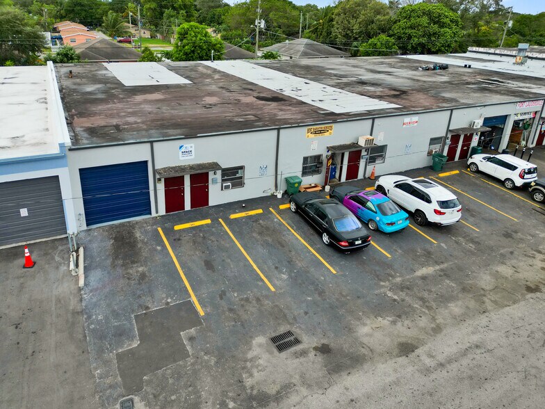 1840-1862 NW 29th St, Oakland Park, FL à louer - Photo de l’immeuble – Image 3 sur 11