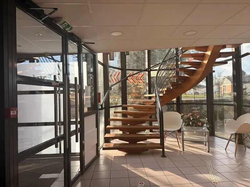 Bureau dans Beauvais à louer Hall d’entrée– Image 1 sur 13