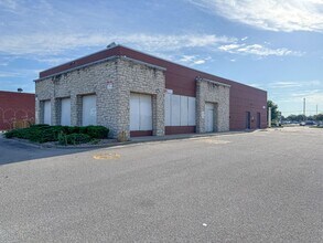 1050 N Broadway St, Wichita, KS à louer Photo intérieure– Image 1 sur 1