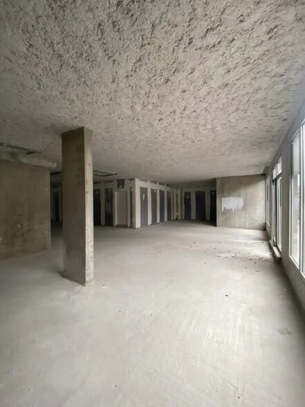 31 Avenue Charles De Gaulle, Saint-Bonnet-de-Mure à louer - Photo de l’immeuble – Image 3 sur 5
