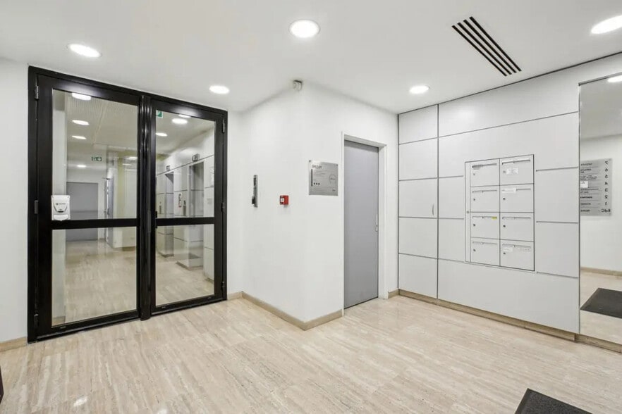 14 Rue Cambacérès, Paris à louer - Photo de l’immeuble – Image 3 sur 11