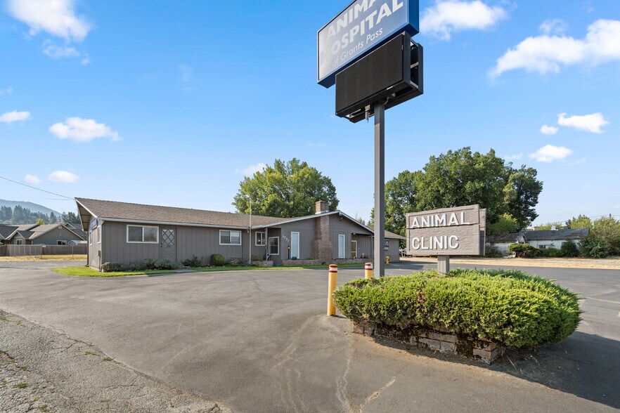 1777 Williams Hwy, Grants Pass, OR à vendre - Photo de l’immeuble – Image 3 sur 3