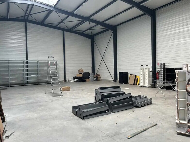 Local d’activités dans Saint-Aignan-Grandlieu à louer - Photo de l’immeuble – Image 3 sur 7
