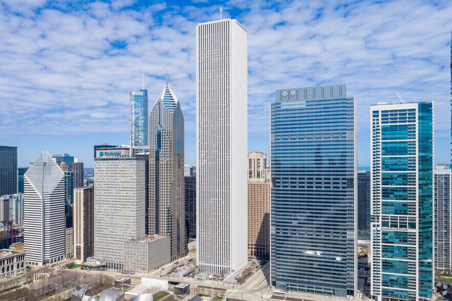 200 E Randolph St, Chicago, IL à louer - Photo de l’immeuble – Image 1 sur 15