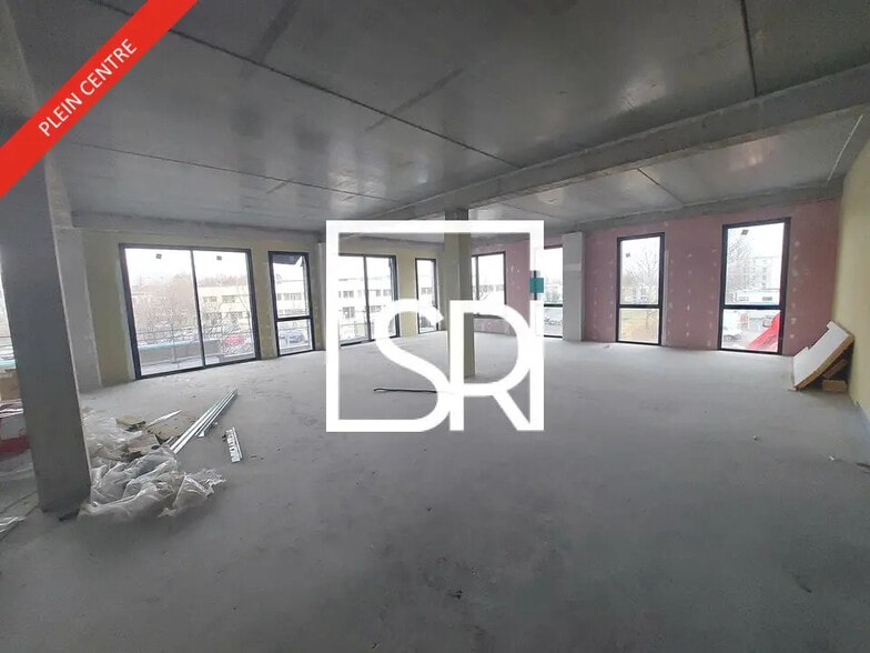 Local commercial dans Clermont-Ferrand à louer - Photo de l’immeuble – Image 3 sur 10