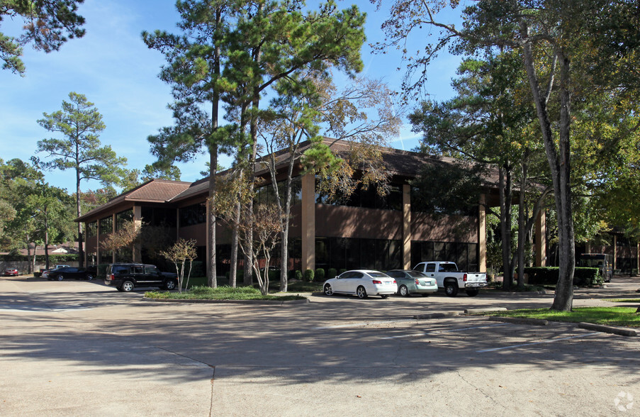 13910 Champion Forest Dr, Houston, TX à louer - Photo de l’immeuble – Image 1 sur 3