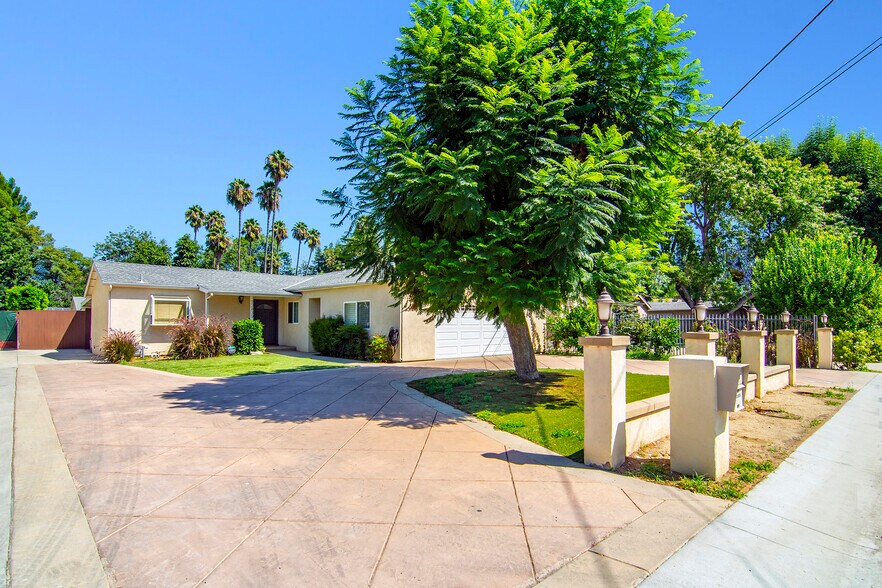 22839 Dolorosa St, Woodland Hills, CA à louer - Photo de l’immeuble – Image 2 sur 45