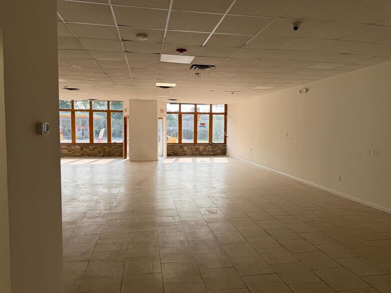 15 S Route 9W, West Haverstraw, NY à louer - Photo de l’immeuble – Image 3 sur 8