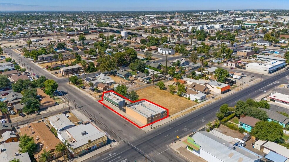 1039 Niles St, Bakersfield, CA à vendre - Photo de l’immeuble – Image 2 sur 14