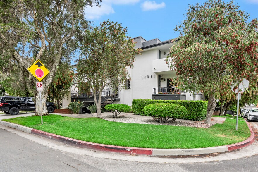 10961 ROSE Ave, Los Angeles, CA à vendre - Photo de l’immeuble – Image 2 sur 21
