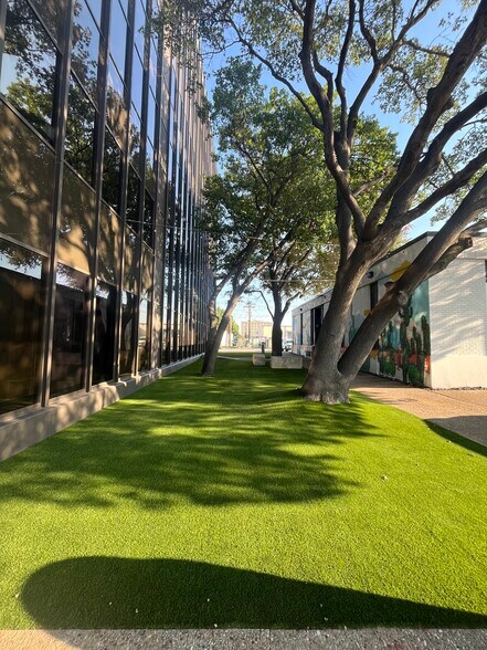 13740 Midway Rd, Farmers Branch, TX à louer - Photo de l’immeuble – Image 3 sur 9