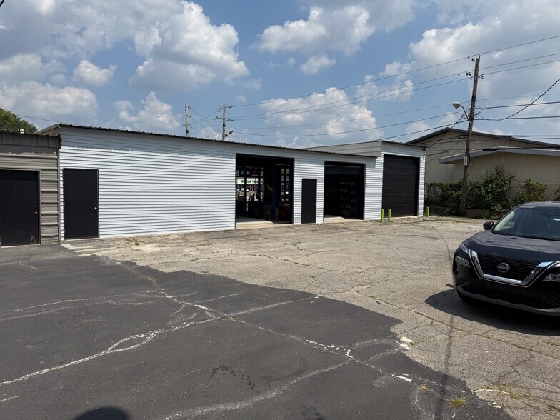5955 E 21st St, Indianapolis, IN à vendre - Photo de l’immeuble – Image 3 sur 13