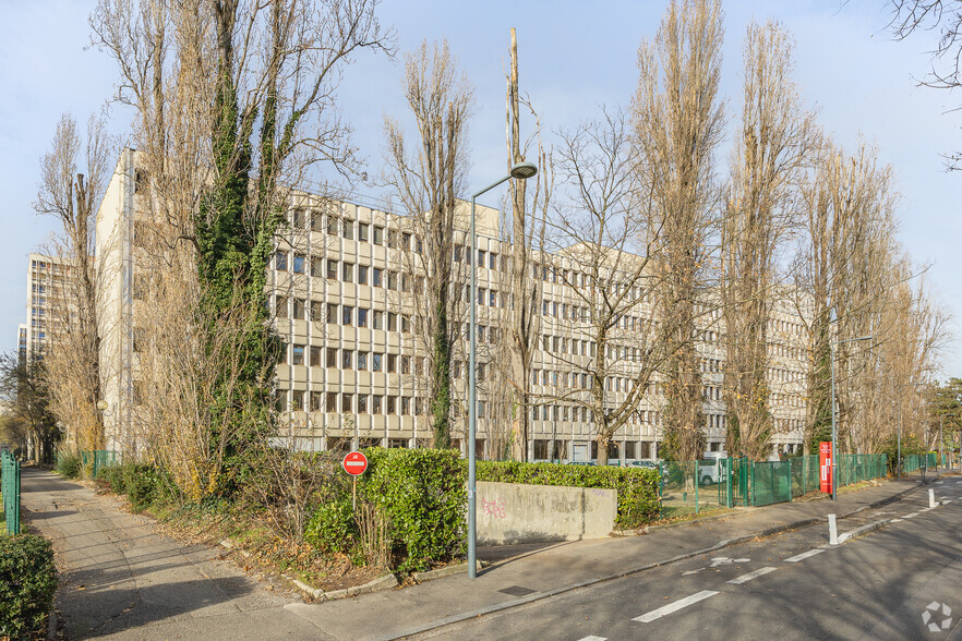 Bureau dans Villeurbanne à louer - Photo principale – Image 1 sur 2