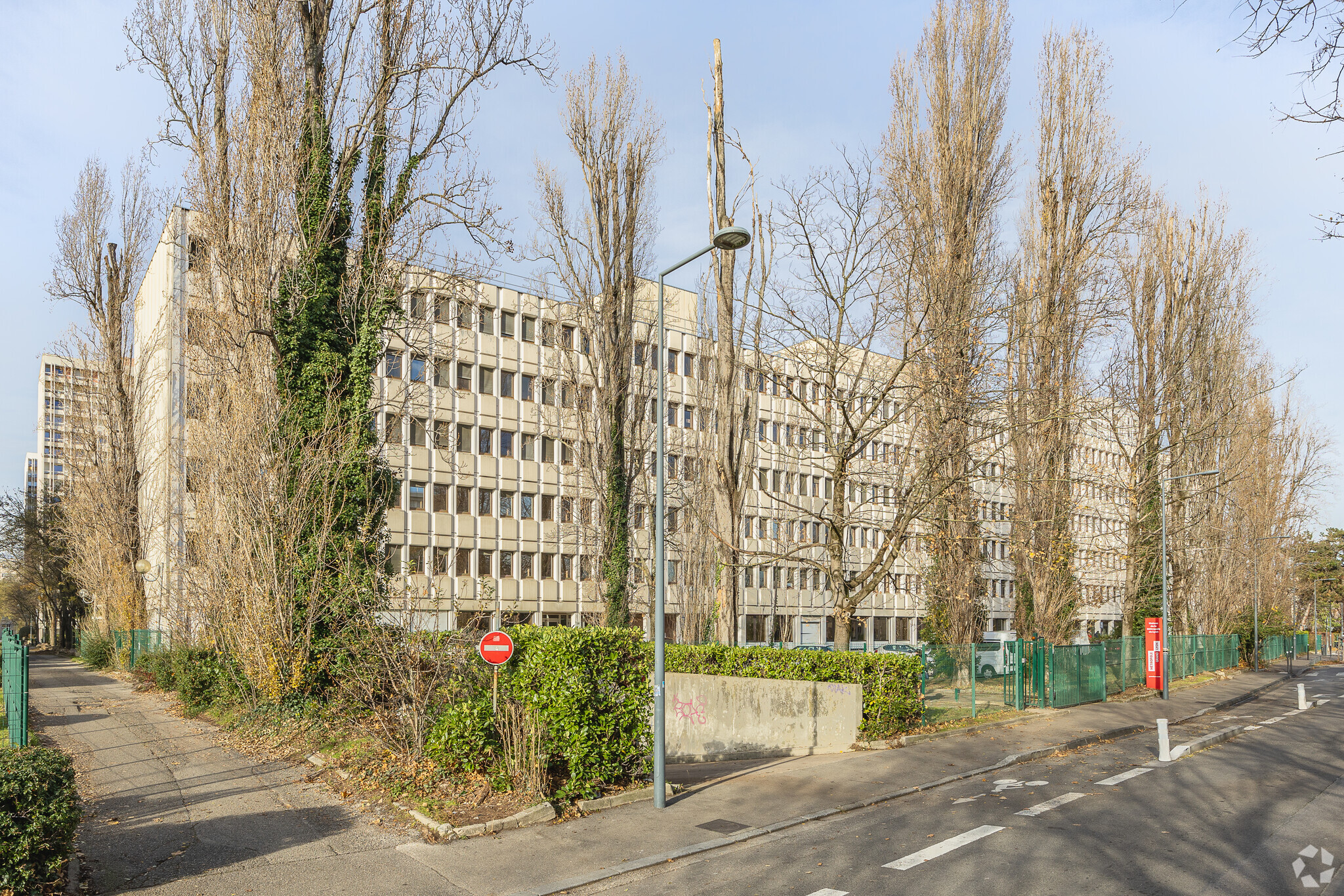 Bureau dans Villeurbanne à louer Photo principale– Image 1 sur 3