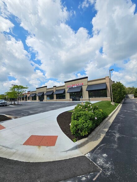 1820-1830 Meadow Ln, Pewaukee, WI à louer - Photo de l’immeuble – Image 1 sur 12