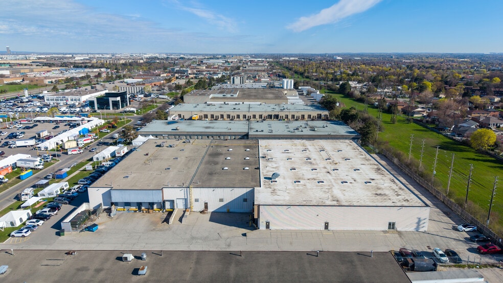 75 Westmore Dr, Toronto, ON à vendre - Aérien – Image 2 sur 22